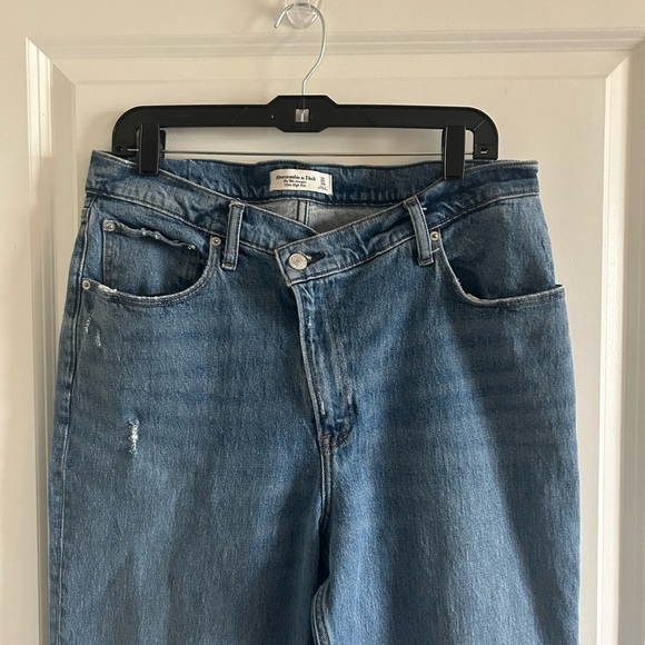 Abercrombie & Fitch Ultra High Rise 90s Straight Jean 32\14 - Picture 2 of 8